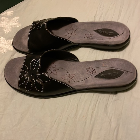 Sandals - Picture 7 of 8